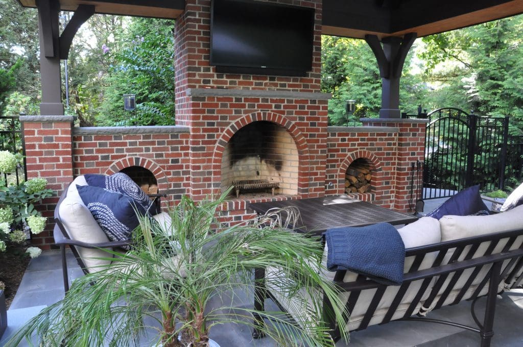 Outdoor Fireplaces and Firepits