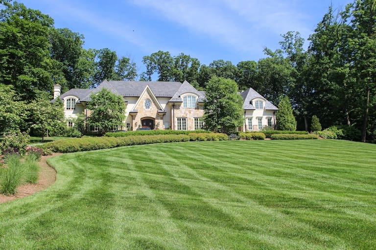 best-lawn-fertilization-methods-for-greener-grass