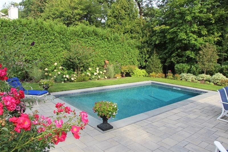 With the right swimming pool landscaping, your pool area becomes a fully integrated part of your landscape