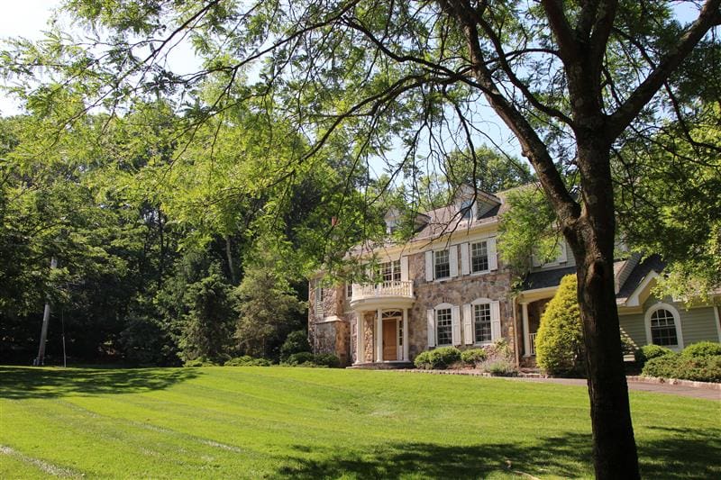 Keep your lawn healthy with late summer lawn care tips.